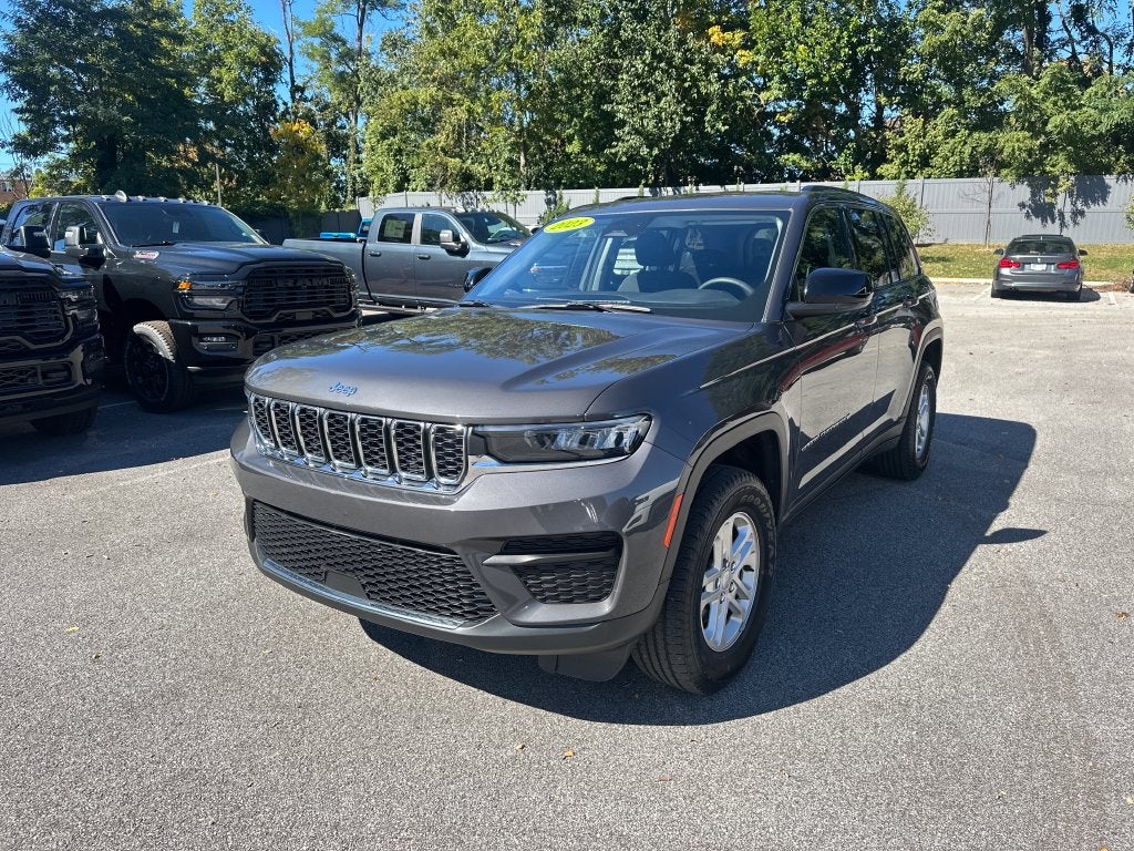 2023 Jeep Grand Cherokee Laredo 4x4