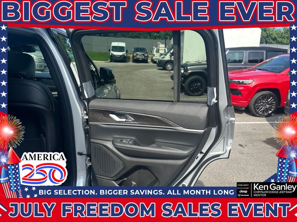 2026 Jeep Grand Cherokee GRAND CHEROKEE LAREDO ALTITUDE 4X4