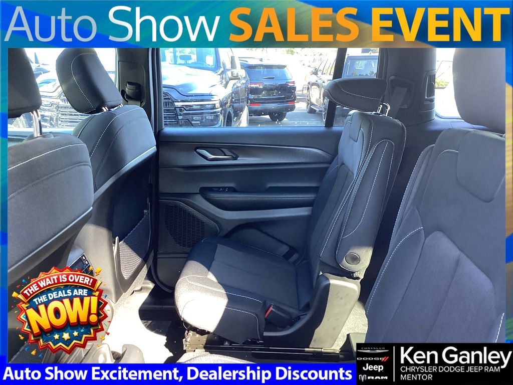 2025 Jeep Grand Cherokee GRAND CHEROKEE L LAREDO X 4X4