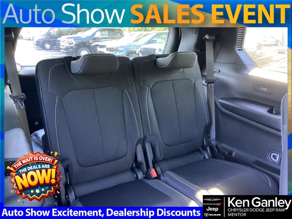 2025 Jeep Grand Cherokee GRAND CHEROKEE L LAREDO X 4X4