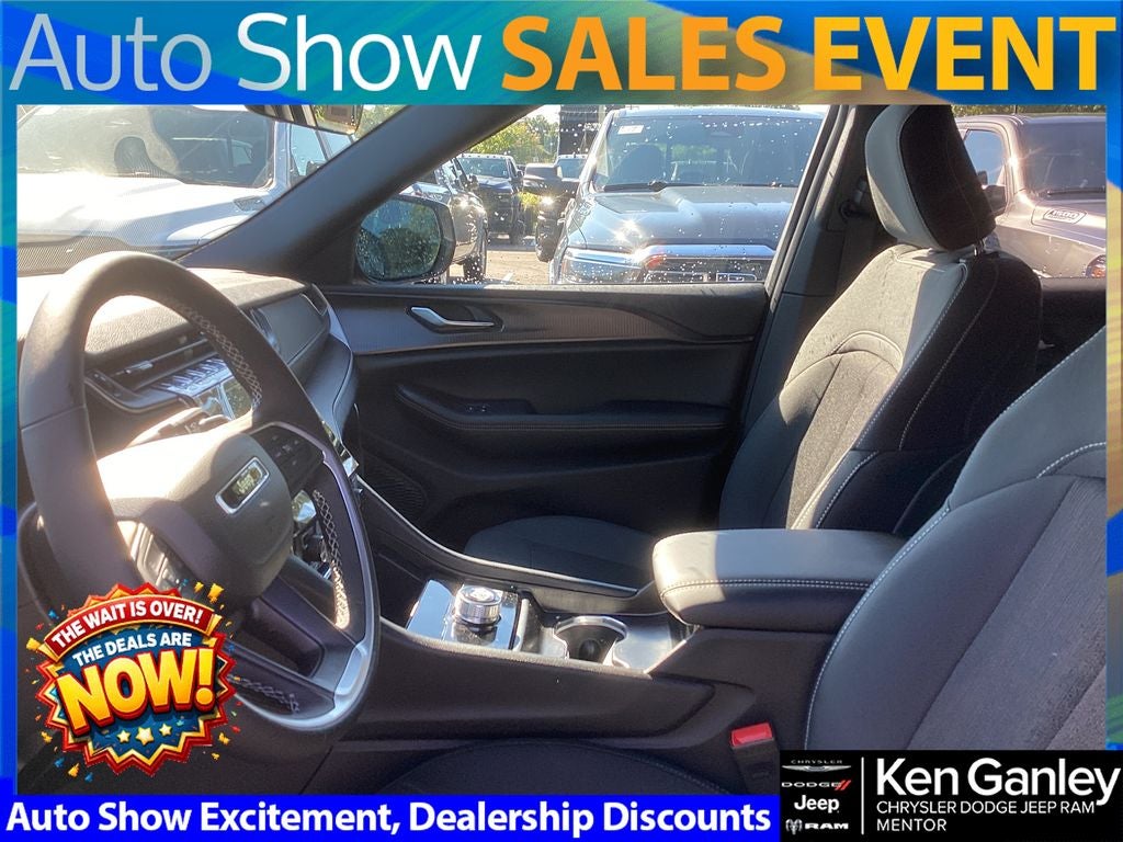 2025 Jeep Grand Cherokee GRAND CHEROKEE L LAREDO X 4X4