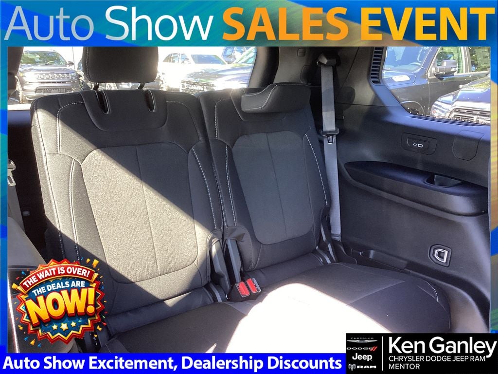 2025 Jeep Grand Cherokee GRAND CHEROKEE L LAREDO X 4X4