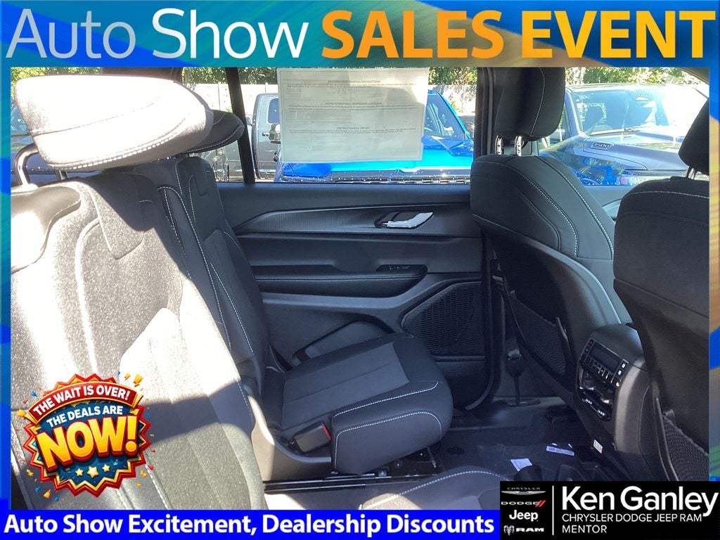 2025 Jeep Grand Cherokee GRAND CHEROKEE L LAREDO X 4X4