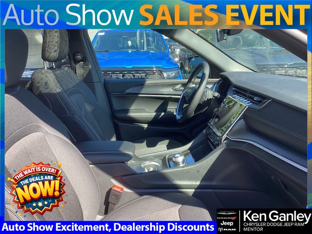 2025 Jeep Grand Cherokee GRAND CHEROKEE L LAREDO X 4X4