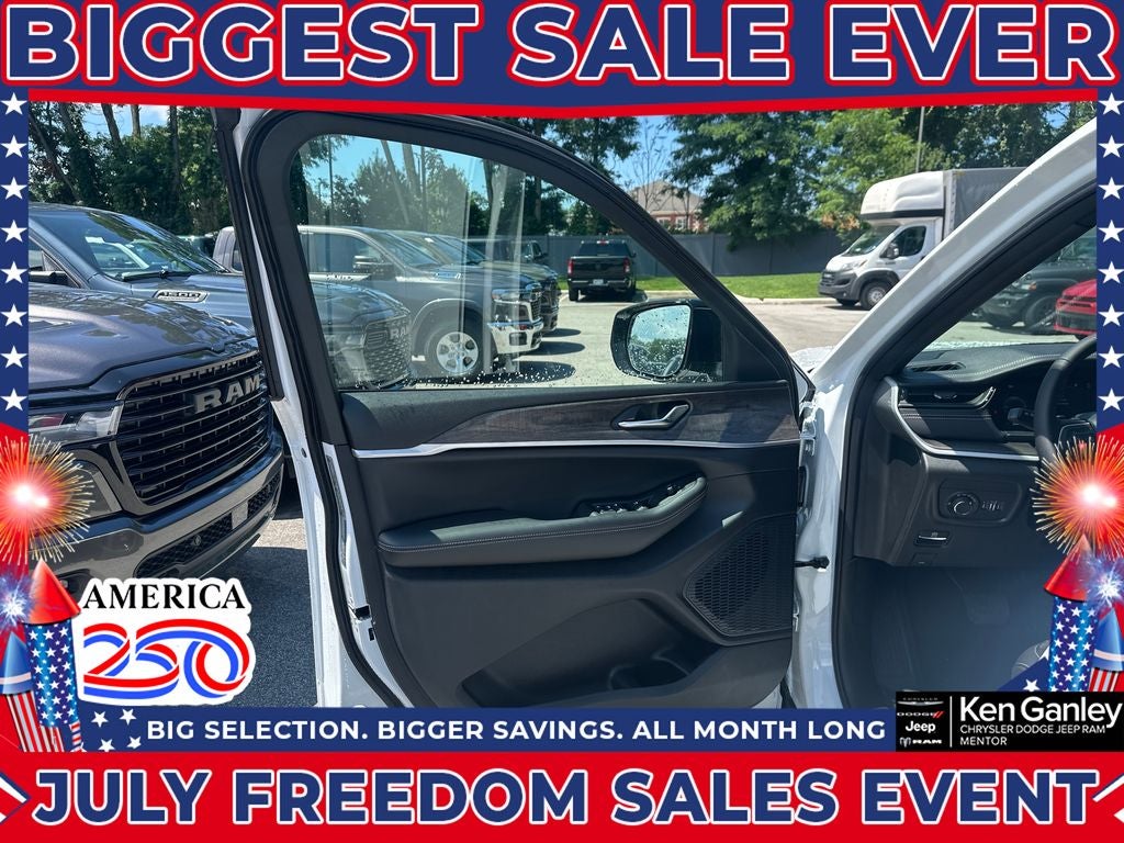 2026 Jeep Grand Cherokee GRAND CHEROKEE L LAREDO ALTITUDE 4X4