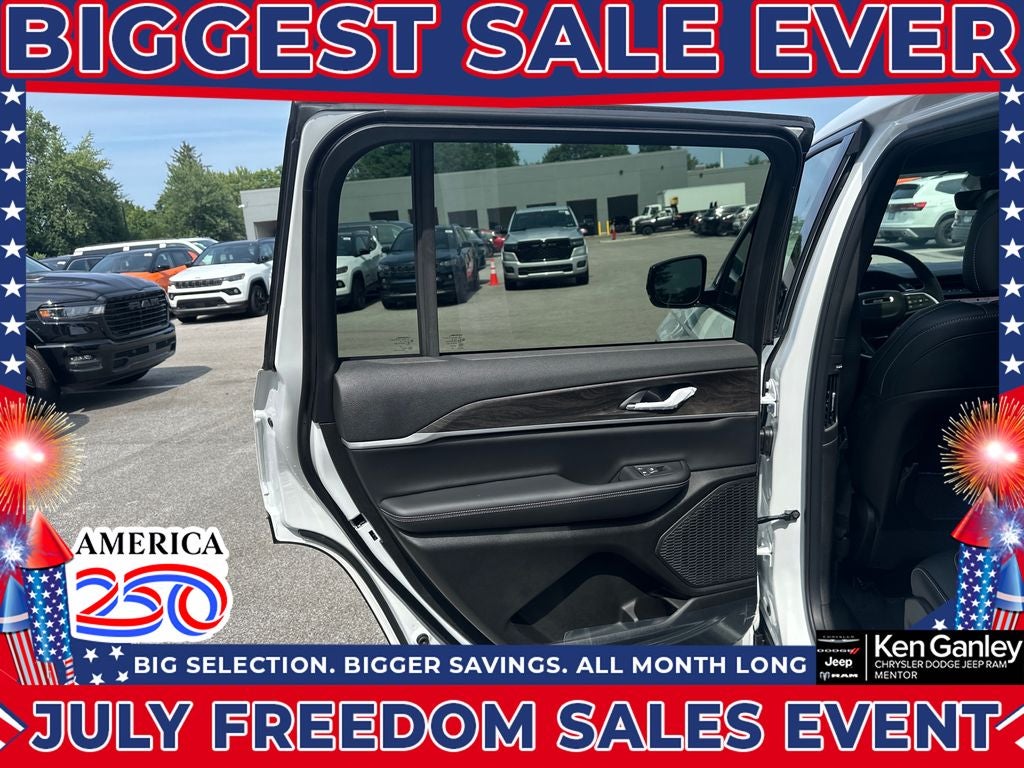 2026 Jeep Grand Cherokee GRAND CHEROKEE L LAREDO ALTITUDE 4X4