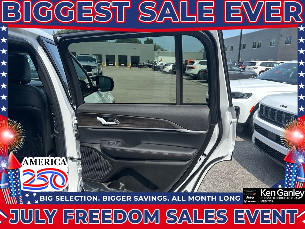 2026 Jeep Grand Cherokee GRAND CHEROKEE L LAREDO ALTITUDE 4X4