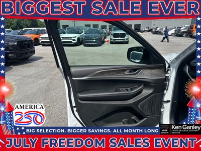 2026 Jeep Grand Cherokee GRAND CHEROKEE L LAREDO ALTITUDE 4X4