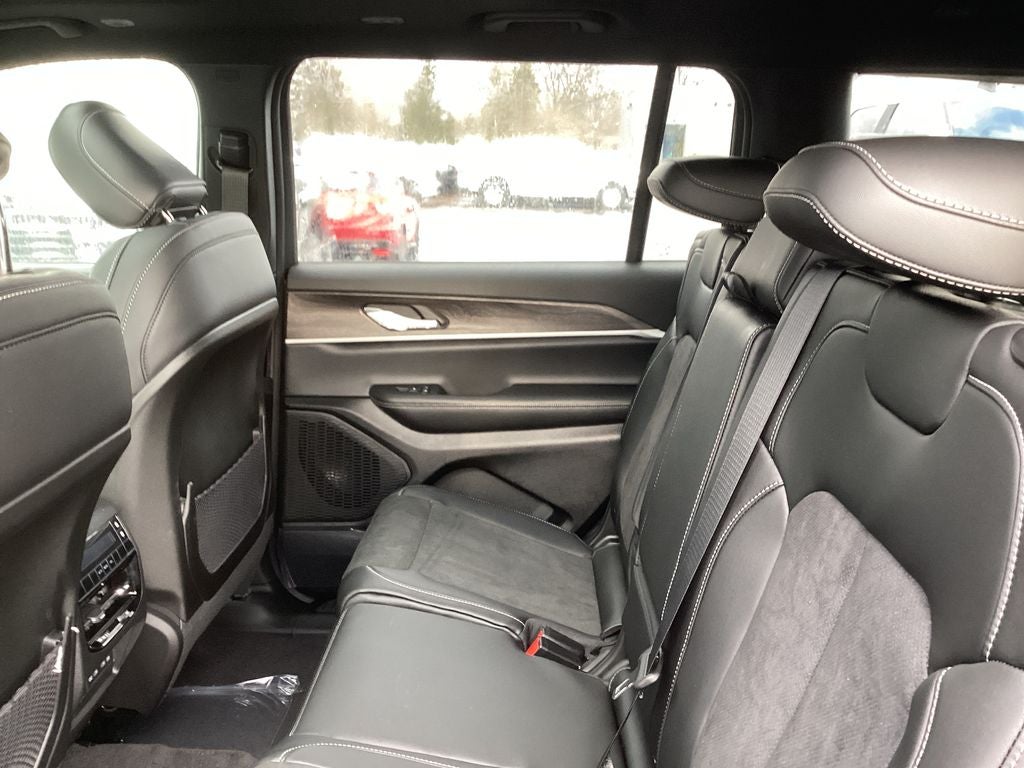 2026 Jeep Grand Cherokee GRAND CHEROKEE L LAREDO ALTITUDE 4X4