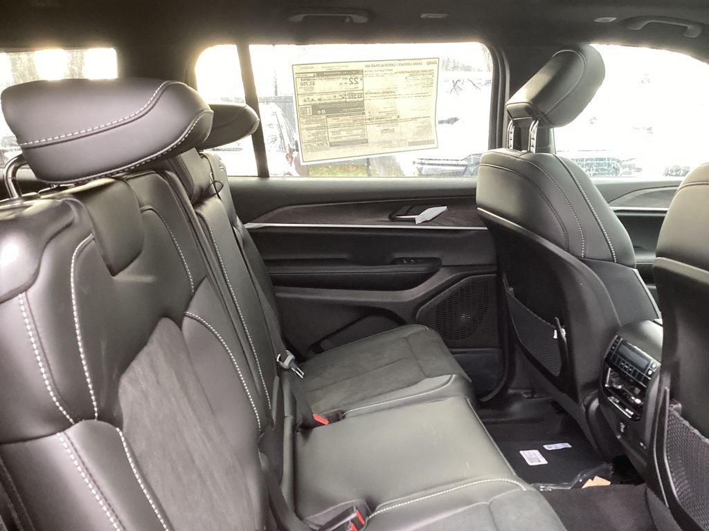 2026 Jeep Grand Cherokee GRAND CHEROKEE L LAREDO ALTITUDE 4X4