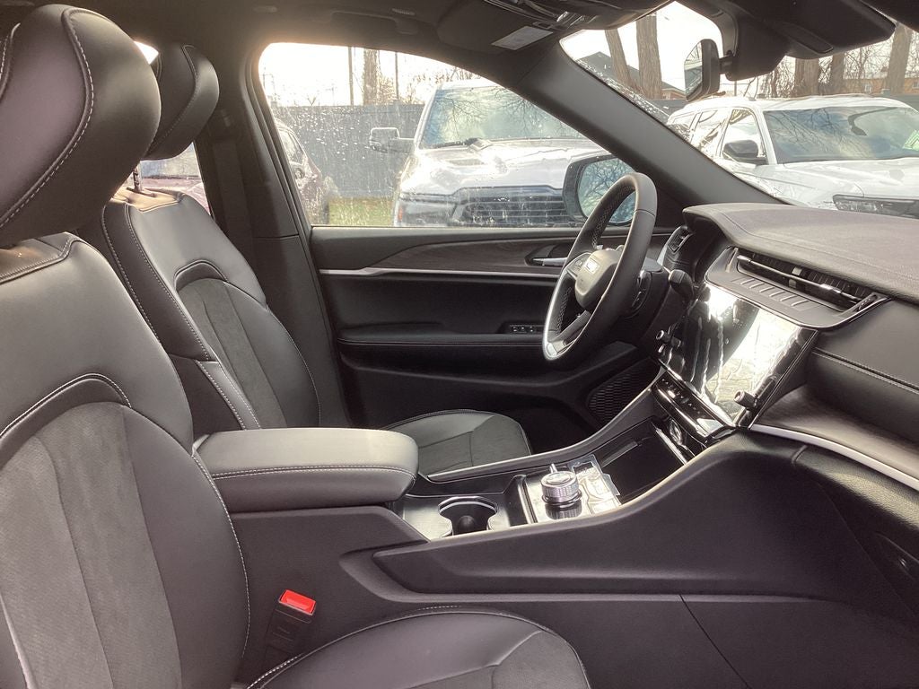 2026 Jeep Grand Cherokee GRAND CHEROKEE L LAREDO ALTITUDE 4X4