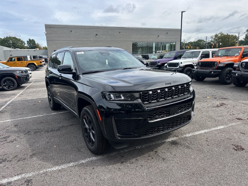 2027 Jeep Grand Cherokee GRAND CHEROKEE L LAREDO ALTITUDE 4X4