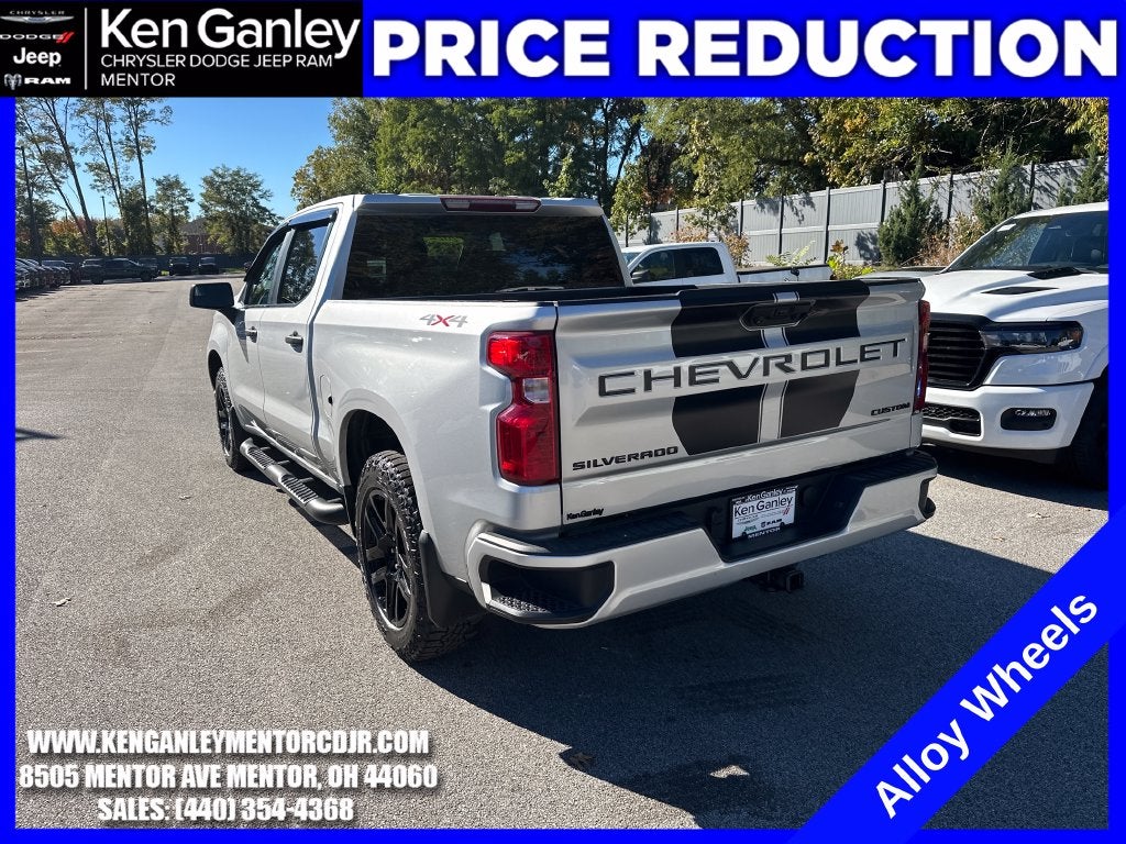 2022 Chevrolet Silverado 1500 4WD Crew Cab Short Bed Custom