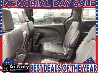 2027 Chrysler Pacifica PACIFICA SELECT AWD