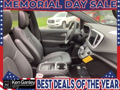 2027 Chrysler Pacifica PACIFICA SELECT AWD
