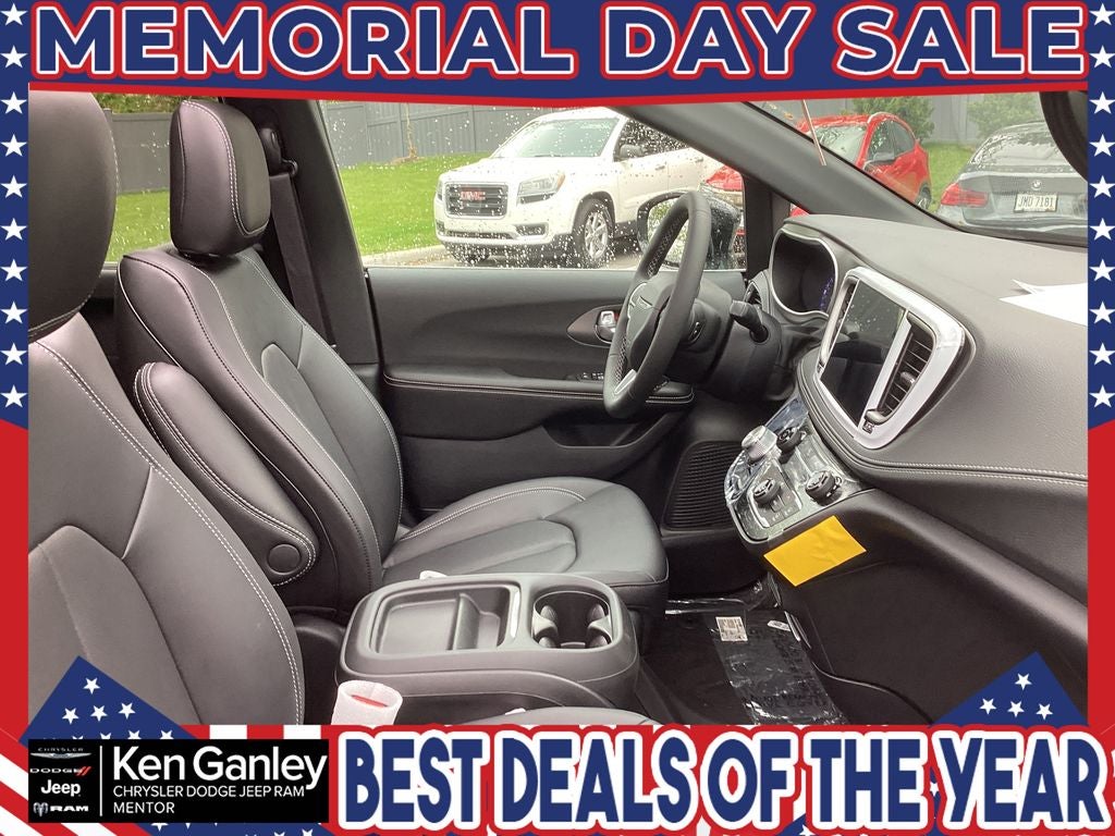 2027 Chrysler Pacifica PACIFICA SELECT AWD